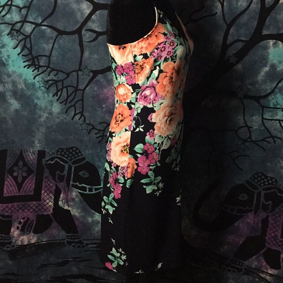Kimcine Curve Floral Bodycon Dress - Picture 6 of 10
